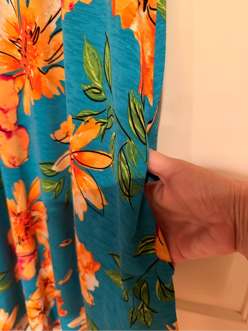 Chris and Carol Size Medium tank dress with Pockets in Green with flowers EUC - Picture 3 of 5